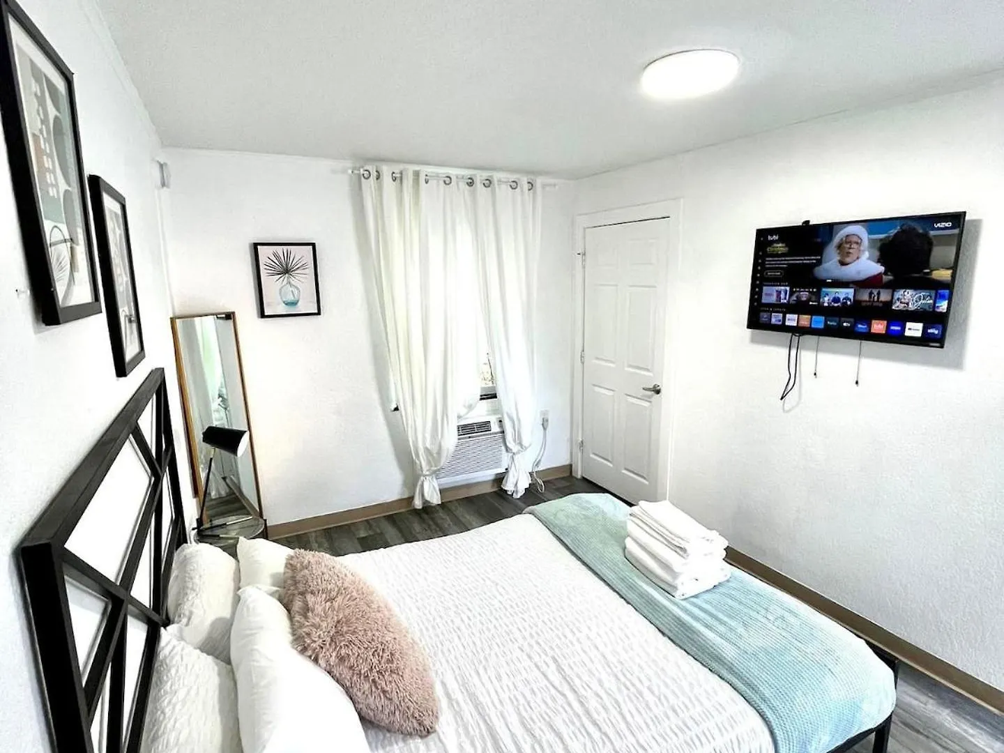 1Q Bed Studio With Shared Pool 11 Handicap Access Clearwater